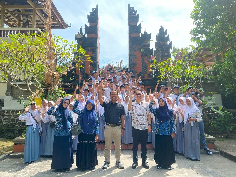 Kolaborasi Wisata Edukatif Kampus Peserta Didik SMA Persatuan Kedungpring Lamongan